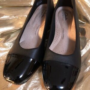 Clarks Black Patent Cap-Toe Womens Comfort Flats